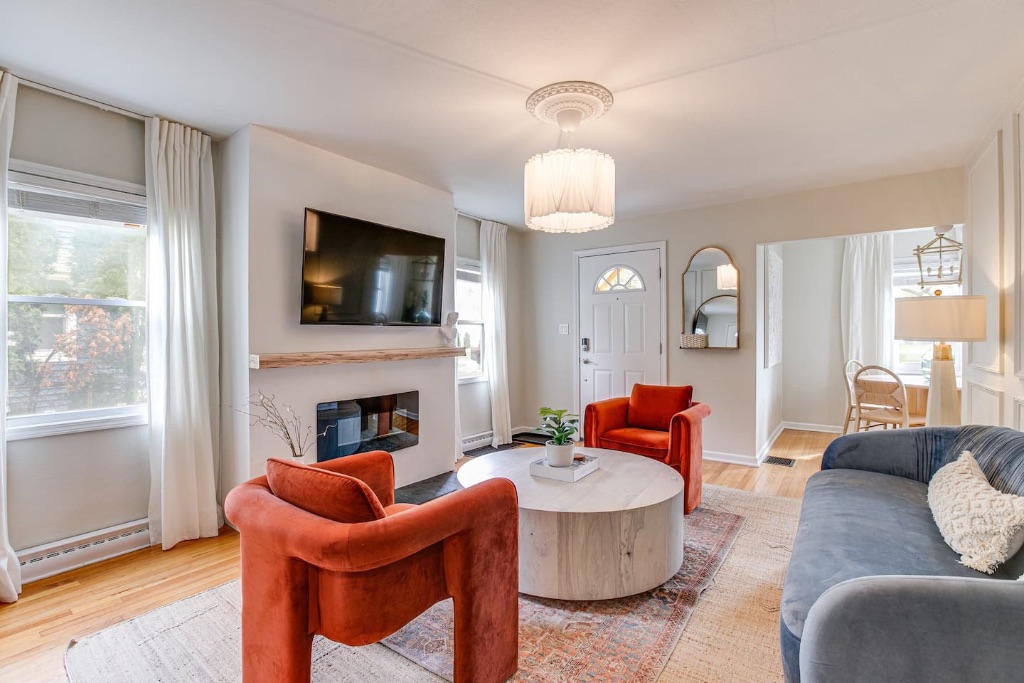 Living room at The Lucky Charm, a Notre Dame vacation rental in South Bend
